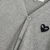 プレイ コム デ ギャルソン ハートロゴ カーディガン グレー - NEWSED