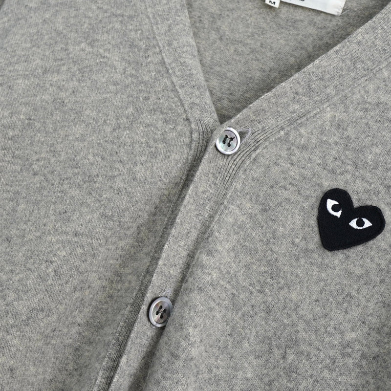 プレイ コム デ ギャルソン ハートロゴ カーディガン グレー - NEWSED