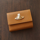 ヴィヴィアン・ウエストウッド オーブ レザー 三つ折り財布 キャメル 箱付き 未使用品 - NEWSED