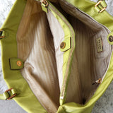 プラダ ポコノ テスート ナイロン 三角プレート トートバッグ ライムグリーン - NEWSED