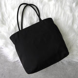 プラダ テスート ナイロン 三角プレート ハンドバッグ ブラック - NEWSED