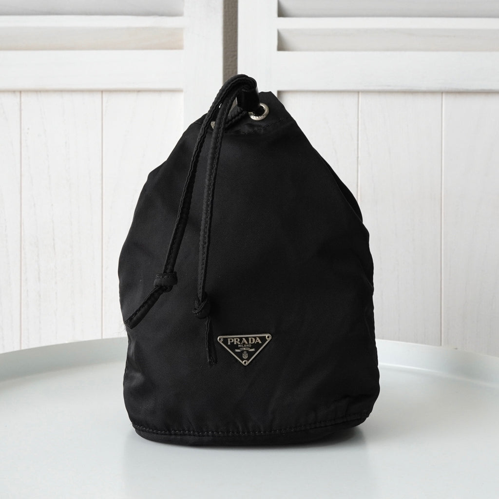 Prada Pocono Tessuto 尼龙抽绳包袋 黑色