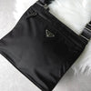 Prada Tessuto 尼龙和 Saffiano 皮革三角形徽标单肩包（黑色）