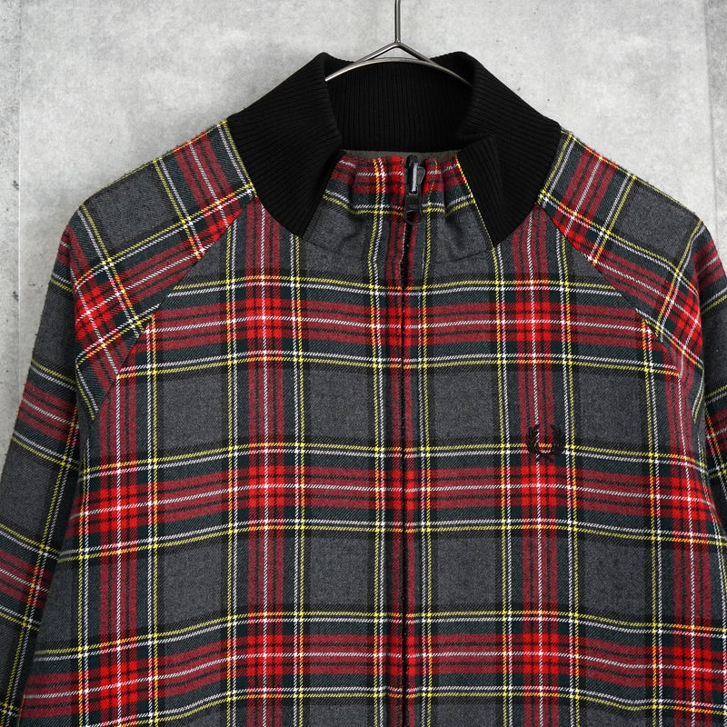 フレッドペリー リバーシブル ロゴ 刺繍 チェック柄 キルティングジャケット ブルゾン カーキ / グレー - NEWSED