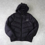 フレッドペリー ロゴ ダウンジャケット ブラック - NEWSED