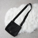 プラダ キルティング ポコノ テスート ナイロン サフィアーノ レザー ショルダーバッグ 三角プレート ブラック - NEWSED