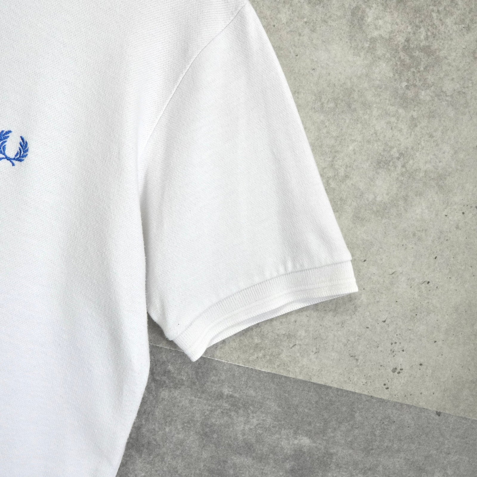 フレッドペリー ロゴ刺繍 半袖ポロシャツ ホワイト × ブルー