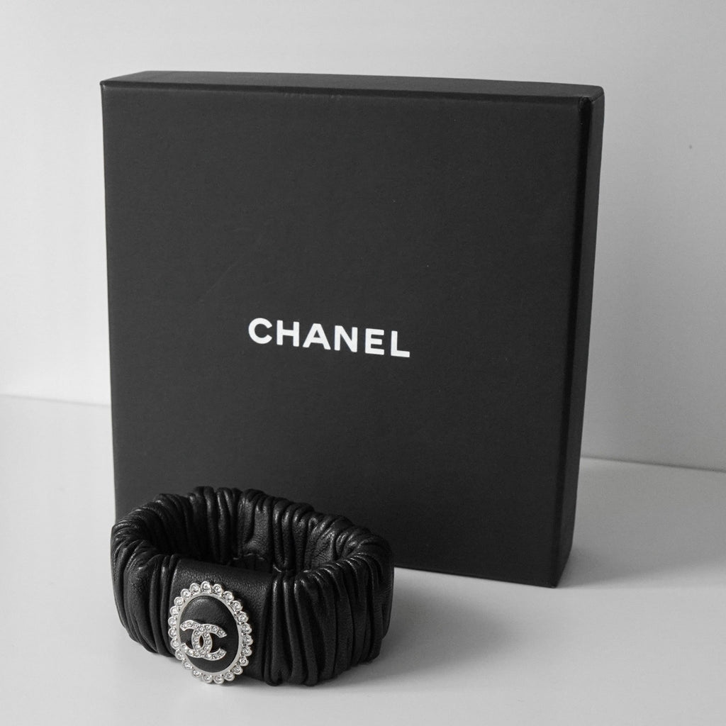 シャネル ココマーク ラインストーン レザー シュシュ ヘアゴム ブラック