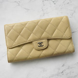 シャネル ココマーク マトラッセ キャビアスキン 三つ折り財布 アイボリー - NEWSED