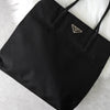 Prada Pocono Tessuto 尼龙手提包带三角形徽标（黑色）