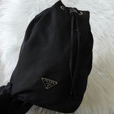 プラダ ポコノ テスート ナイロン トライアングルロゴ 巾着バッグ ポーチ ブラック - NEWSED