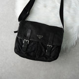 プラダ トライアングルロゴ ナイロン / レザー ショルダーバッグ メッセンジャーバッグ ブラック - NEWSED