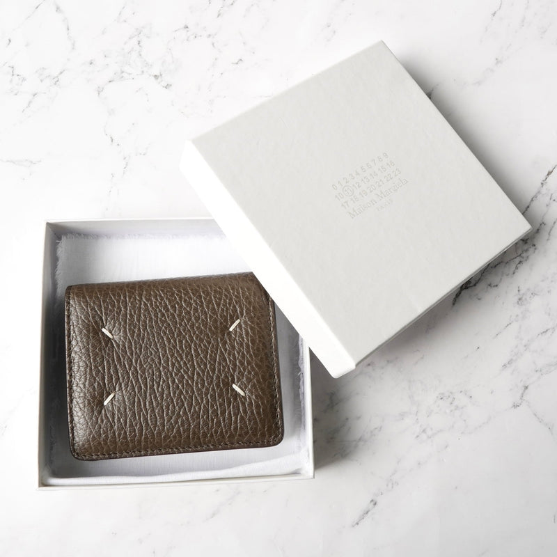 メゾン マルジェラ 四つタグ レザー 二つ折り財布 コンパクトウォレット ブラウン 箱付き - NEWSED