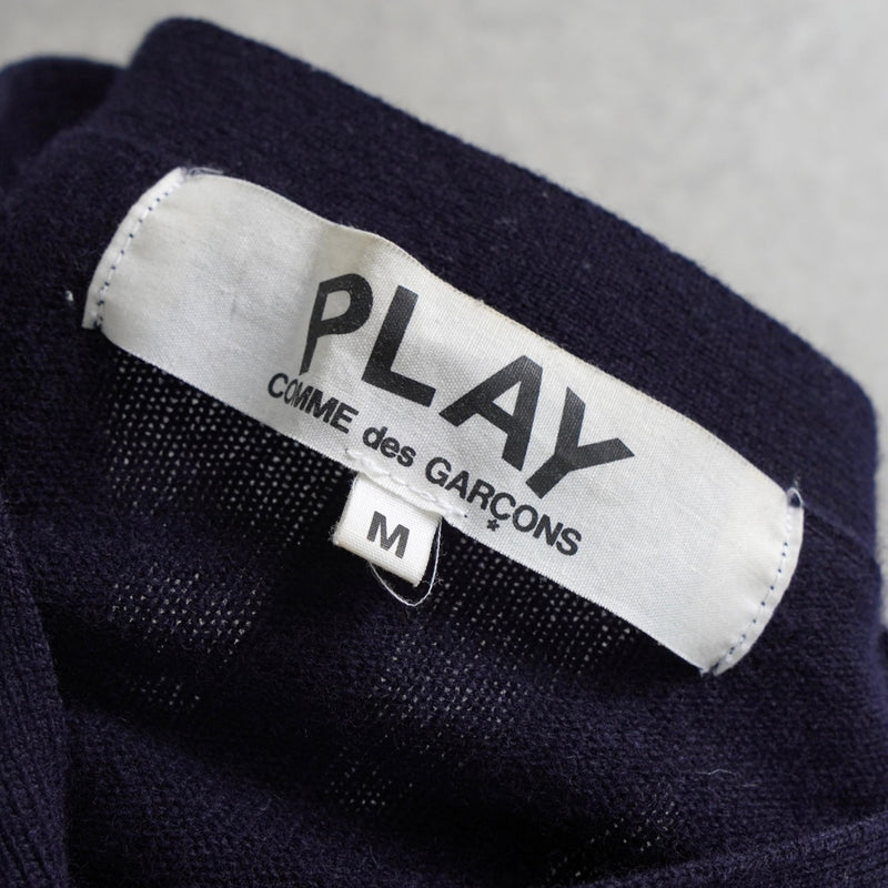 プレイ コム デ ギャルソン ハートロゴ カーディガン ネイビー - NEWSED
