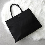 プラダ テスート ナイロン 三角プレート トートバッグ ブラック - NEWSED