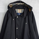 バーバリー フーデッド コート 撥水性 ノバチェック裏地 フード取り外し可能 ホースロゴボタン ブラック - NEWSED