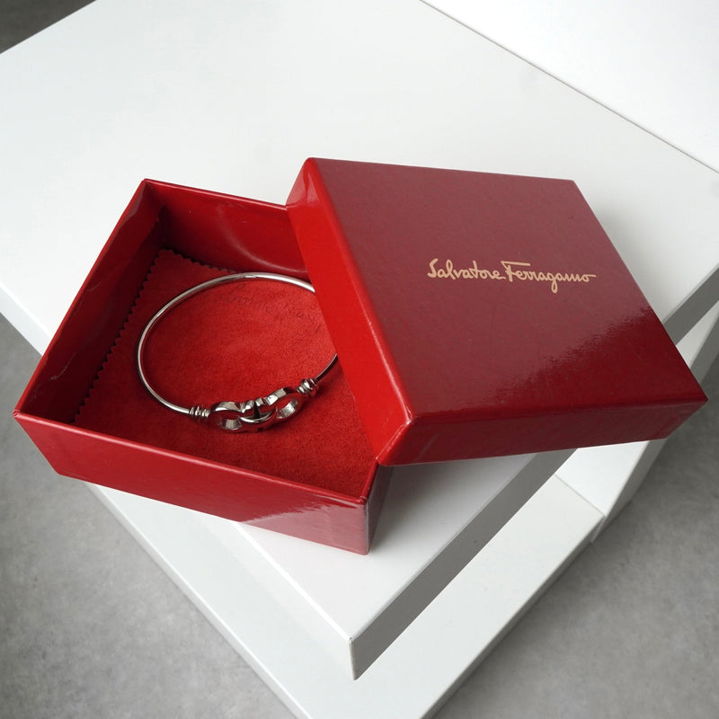 サルバトーレ フェラガモ ガンチーニ バングル シルバー 箱付き - NEWSED