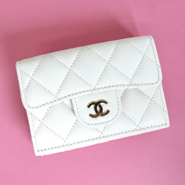 シャネル ココマーク マトラッセ キャビアスキン 三つ折り財布 ホワイト - NEWSED