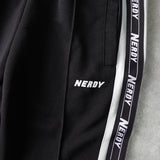 ノルディ ロゴ ライン トラックパンツ ブラック - NEWSED