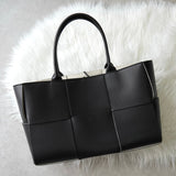 ボッテガ ヴェネタ アルコ マキシイントレチャート トートバッグ ブラック - NEWSED