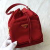 プラダ 現行モデル サフィアーノレザーハンドル 巾着バッグ ハンドバッグ トライアングルロゴ レッド