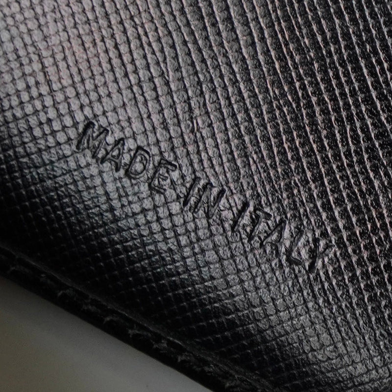 プラダ トライアングルロゴ サフィアーノ レザー 三つ折り財布 ブラック - NEWSED