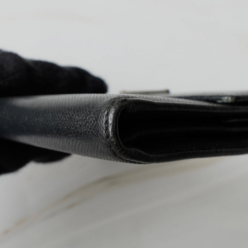 プラダ トライアングルロゴ サフィアーノ レザー 三つ折り財布 ブラック - NEWSED