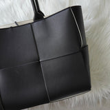 ボッテガ ヴェネタ アルコ マキシイントレチャート トートバッグ ブラック - NEWSED