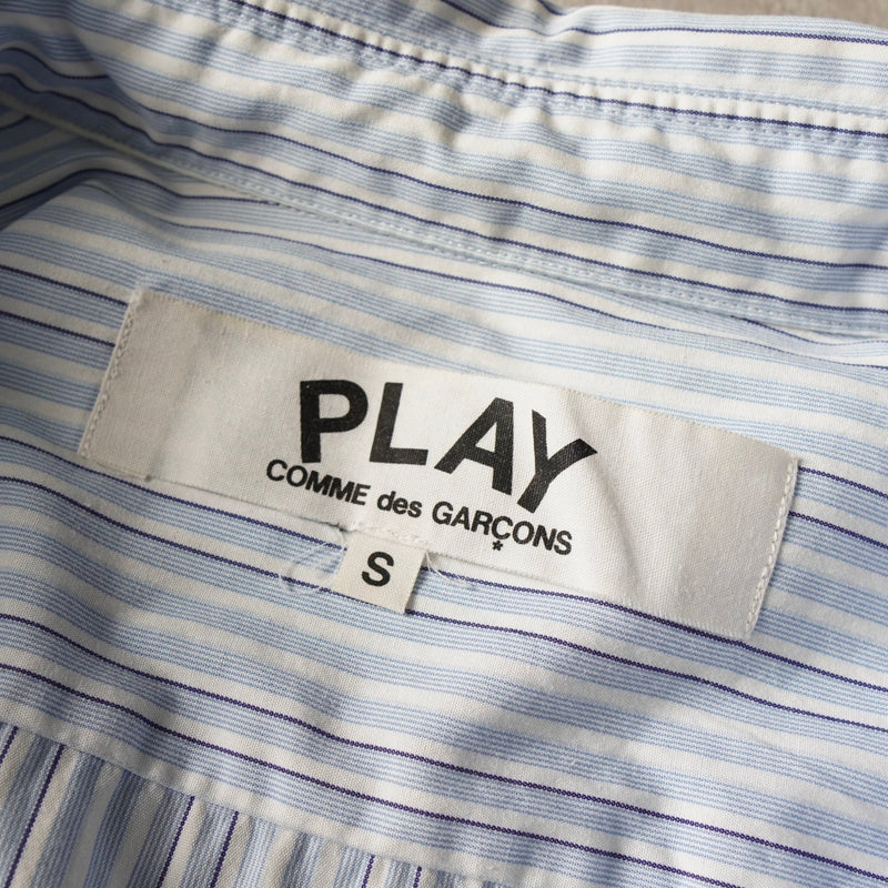 プレイ コムデギャルソン ハートロゴ ストライプ柄 長袖シャツ ブルー - NEWSED