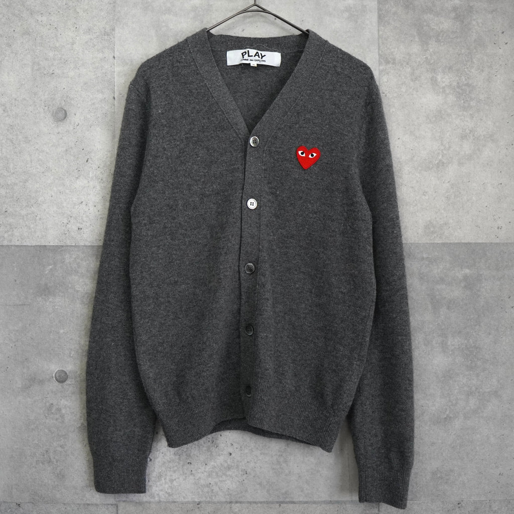 プレイ コムデギャルソン ハートロゴ カーディガン グレー