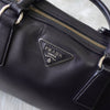 Prada Saffiano 皮革迷你波士顿包，带三角形徽标（黑色/白色）