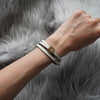 Loewe Anagram 皮革扭纹手镯（白色）