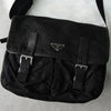 プラダ トライアングルロゴ ナイロン / レザー ショルダーバッグ メッセンジャーバッグ ブラック