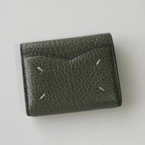 メゾン マルジェラ 四つタグ レザー コンパクトウォレット 二つ折り財布 カーキ - NEWSED