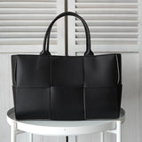 ボッテガ ヴェネタ アルコ マキシイントレチャート トートバッグ ブラック - NEWSED