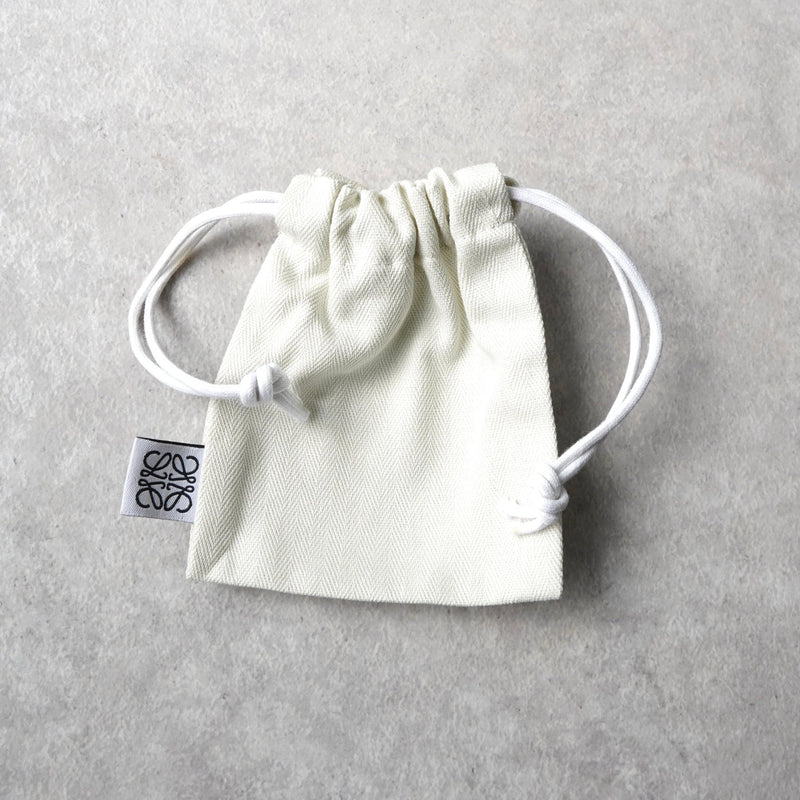 ロエベ アナグラム シルバー ブローチ 箱付き - NEWSED