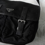 プラダ トライアングルロゴ ナイロン / レザー ショルダーバッグ メッセンジャーバッグ ブラック - NEWSED