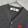 プレイ コムデギャルソン ハートロゴ カーディガン グレー