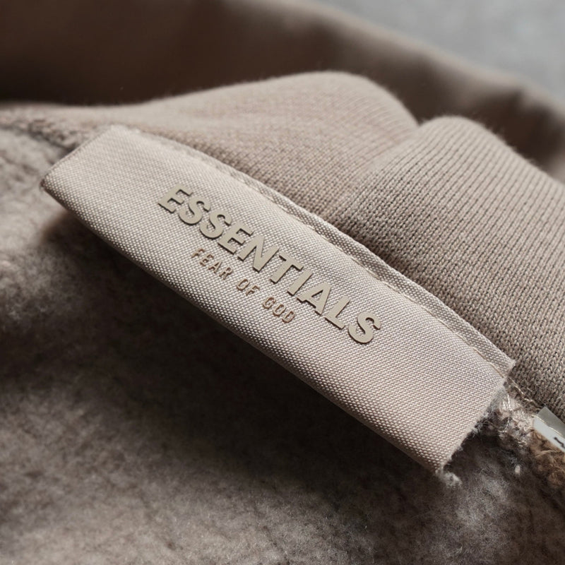 エフオージー エッセンシャルズ フェルトロゴ パーカー ベージュ - NEWSED