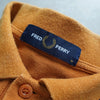 Fred Perry 徽标刺绣短袖 Polo 衫（橙棕色）