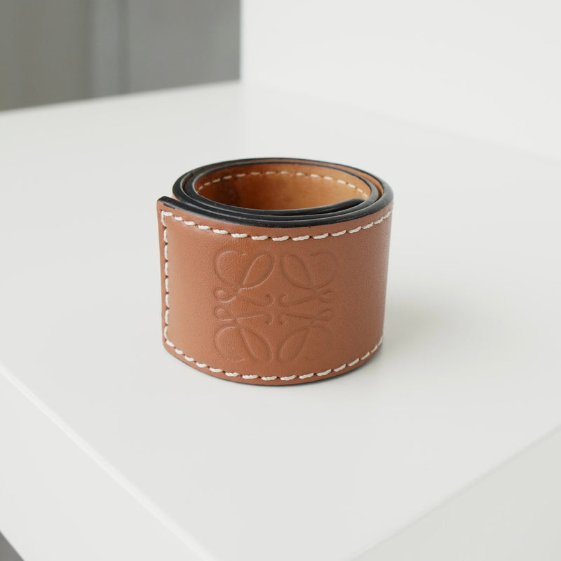 ロエベ アナグラム レザー マグネット バングル ブラウン - NEWSED