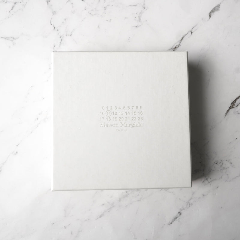 メゾン マルジェラ カレンダーロゴ レザー 二つ折り財布 コンパクトウォレット ブラック 箱付き - NEWSED