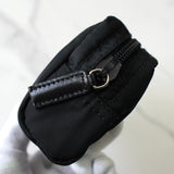 プラダ テスートナイロン / レザー 三角プレート ポーチ ブラック - NEWSED