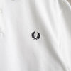 Fred Perry 徽标刺绣白色短袖 Polo 衫