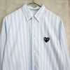 プレイ コムデギャルソン ハートロゴ ストライプ柄 長袖シャツ ブルー