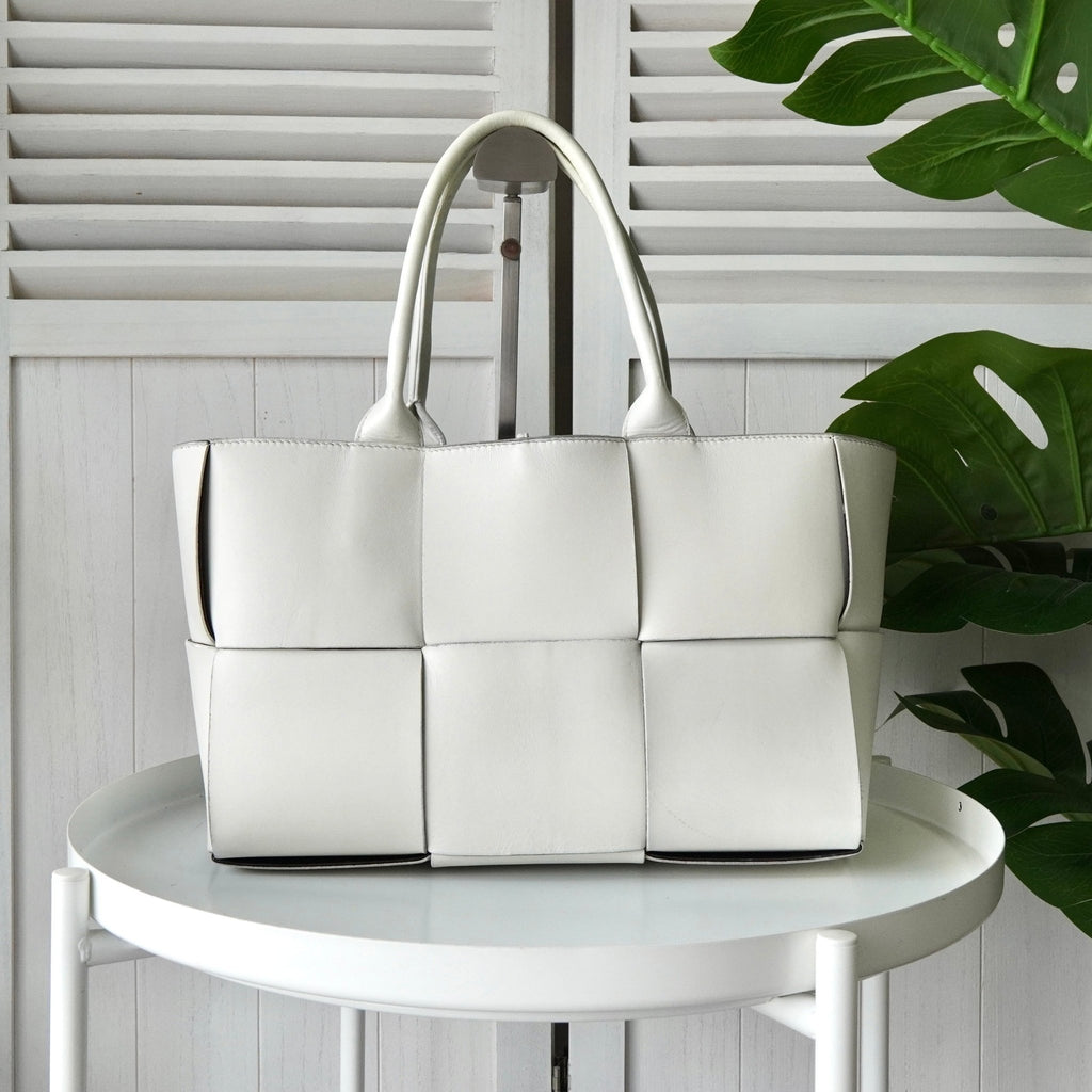 ボッテガ ヴェネタ アルコ トート マキシイントレチャート トートバッグ ホワイト 保存袋付き