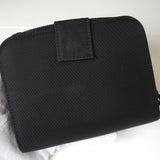 プラダ テスート ポコノ ナイロン トライアングルロゴ ラウンドファスナー 二つ折り財布 ブラック - NEWSED