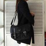 プラダ トライアングルロゴ ナイロン / レザー ショルダーバッグ メッセンジャーバッグ ブラック - NEWSED