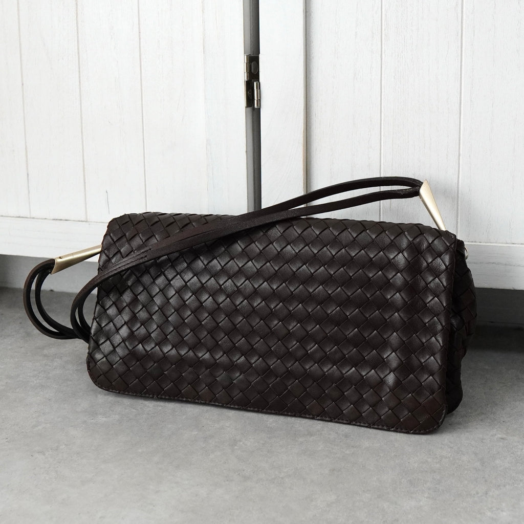 ボッテガ ヴェネタ イントレチャート レザー ショルダーバッグ ブラウン