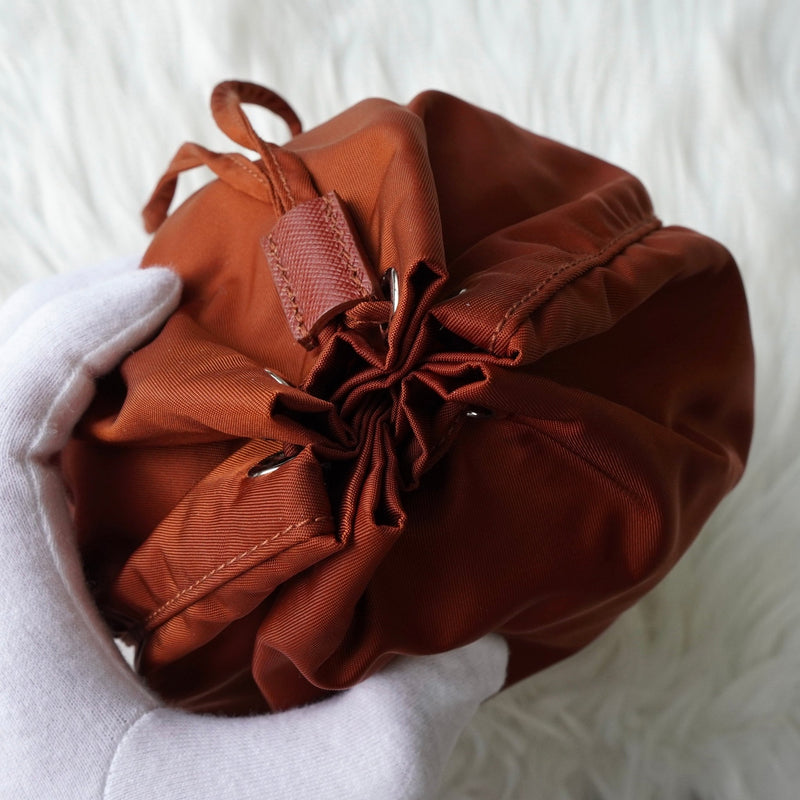 プラダ ポコノ テスート ナイロン 巾着バッグ - NEWSED